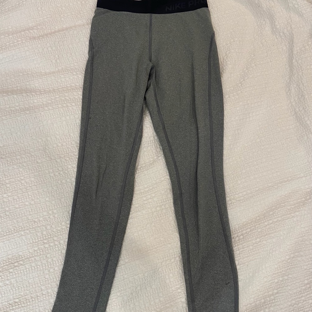 Grey Nike leggings